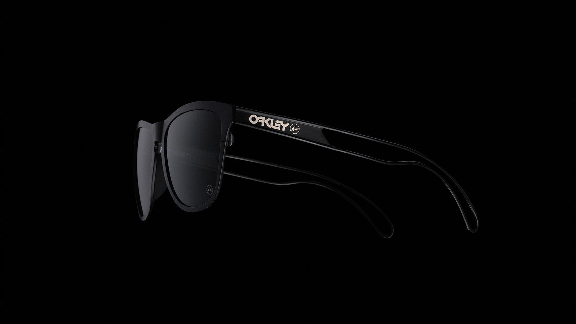 OAKLEY x FRAGMENT: A LIMITED-EDITION SS2023 COLLECTION OAKLEY x FRAGMENT: A LIMITED-EDITION SS2023 COLLECTION